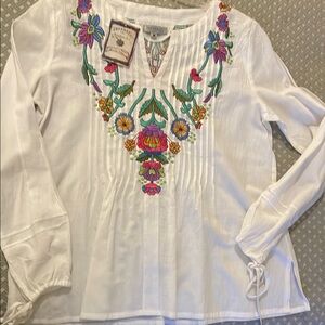 White blouse by PAPARAZZI!!! NEW beautiful, embroidered detail. New!